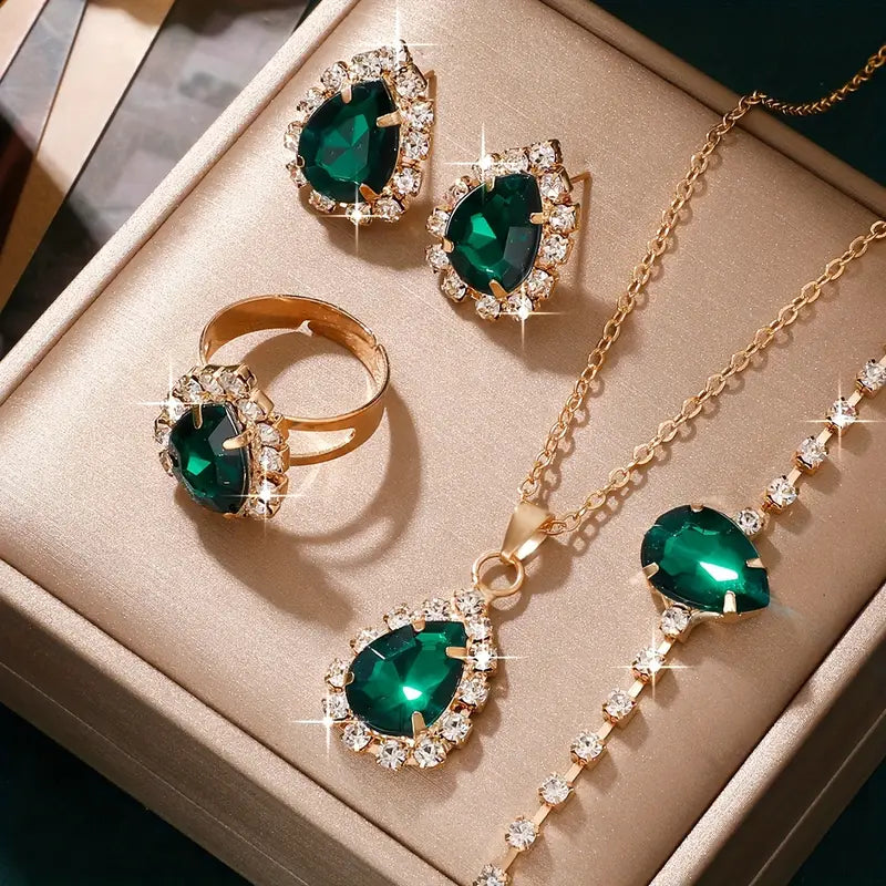 Gold Ring Saoirse with Emerald