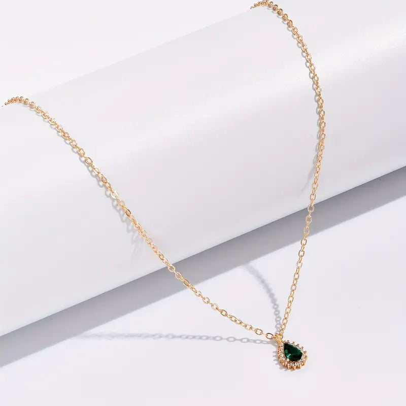 Gold Necklace Gráinne with Emerald