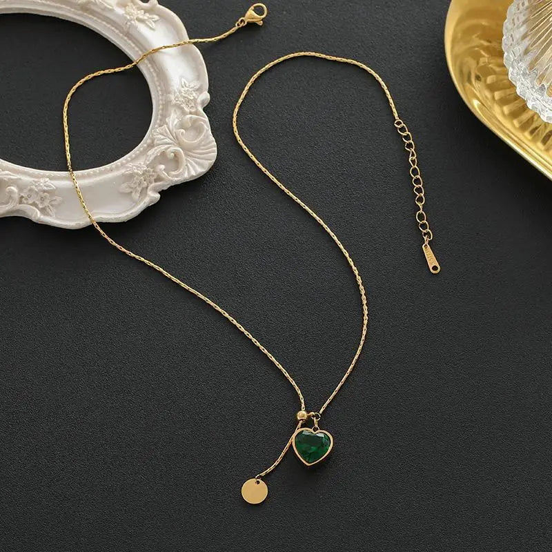Gold Necklace Siobhán with Green Heart Charm