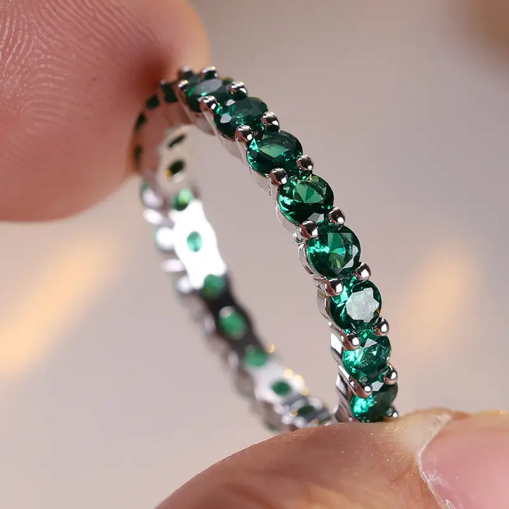 Silver Eternity Ring Gráinne with Emerald