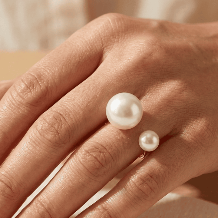 Gold Adjustable Ring Íde with Pearl
