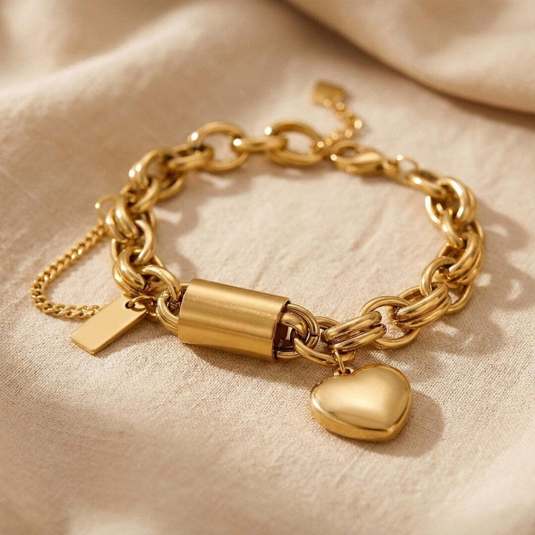 Gold Charm Bracelet Clíona with Heart Pendant