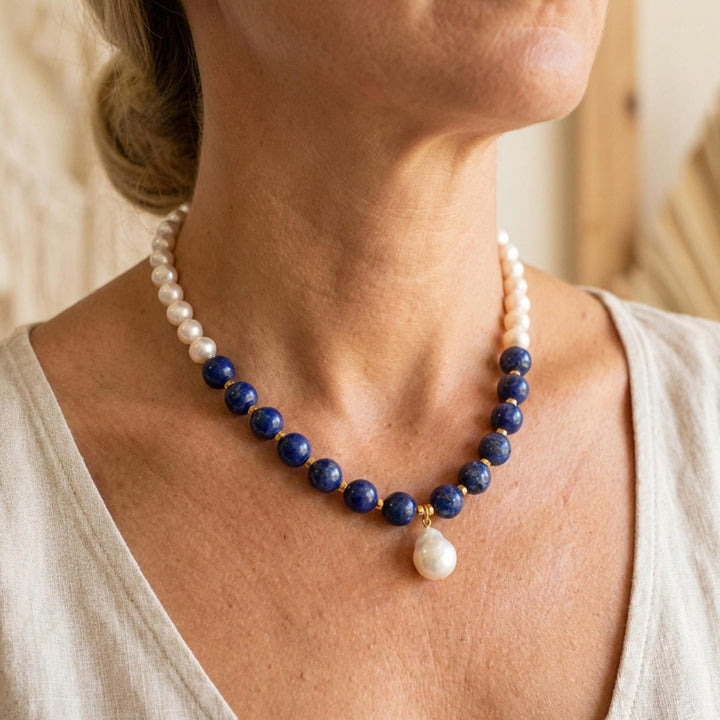 Pearl Beaded Necklace Béibhinn with Lapis Lazuli
