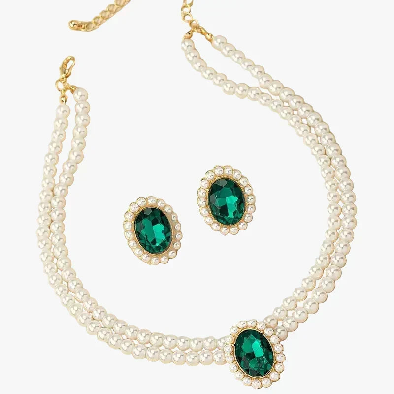 Gold Pearl Necklace Muirne with Emerald