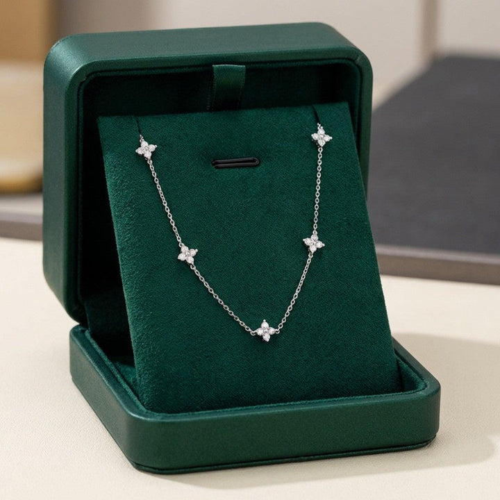 Silver Necklace Méabh with Zirconia Flowers