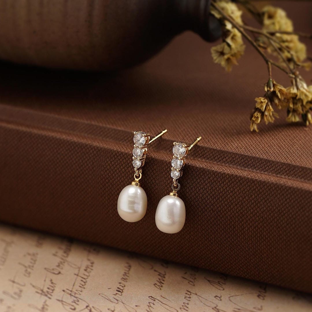 Gold Drop Earrings Ailbhe with Zirconia and Pearl