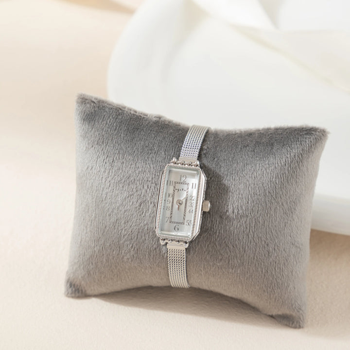 Silver Watch Íde with Rectangular Case and Mesh Strap