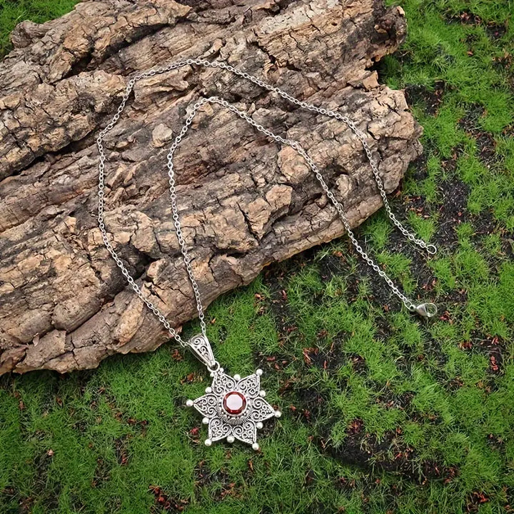 Silver Necklace Bríd with Ruby Star