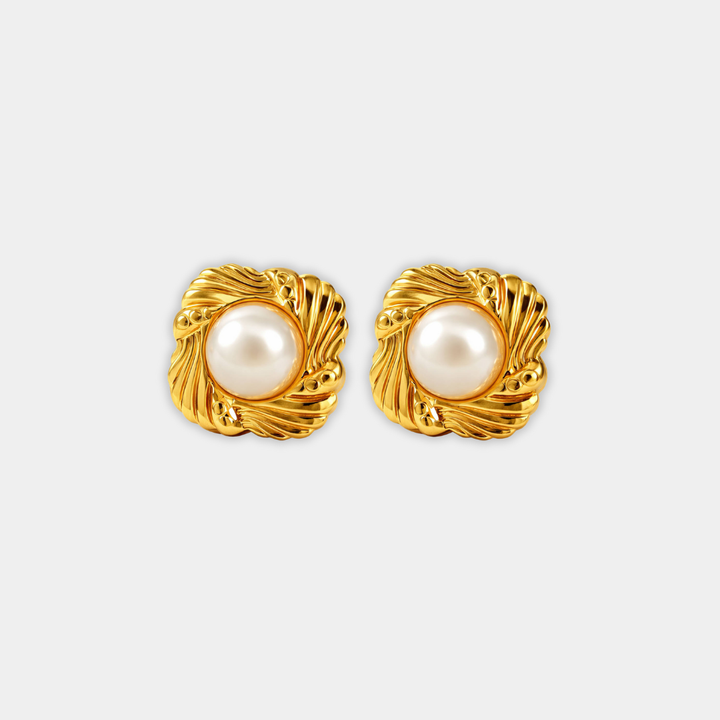 Gold Pearl Stud Earrings Órlaith