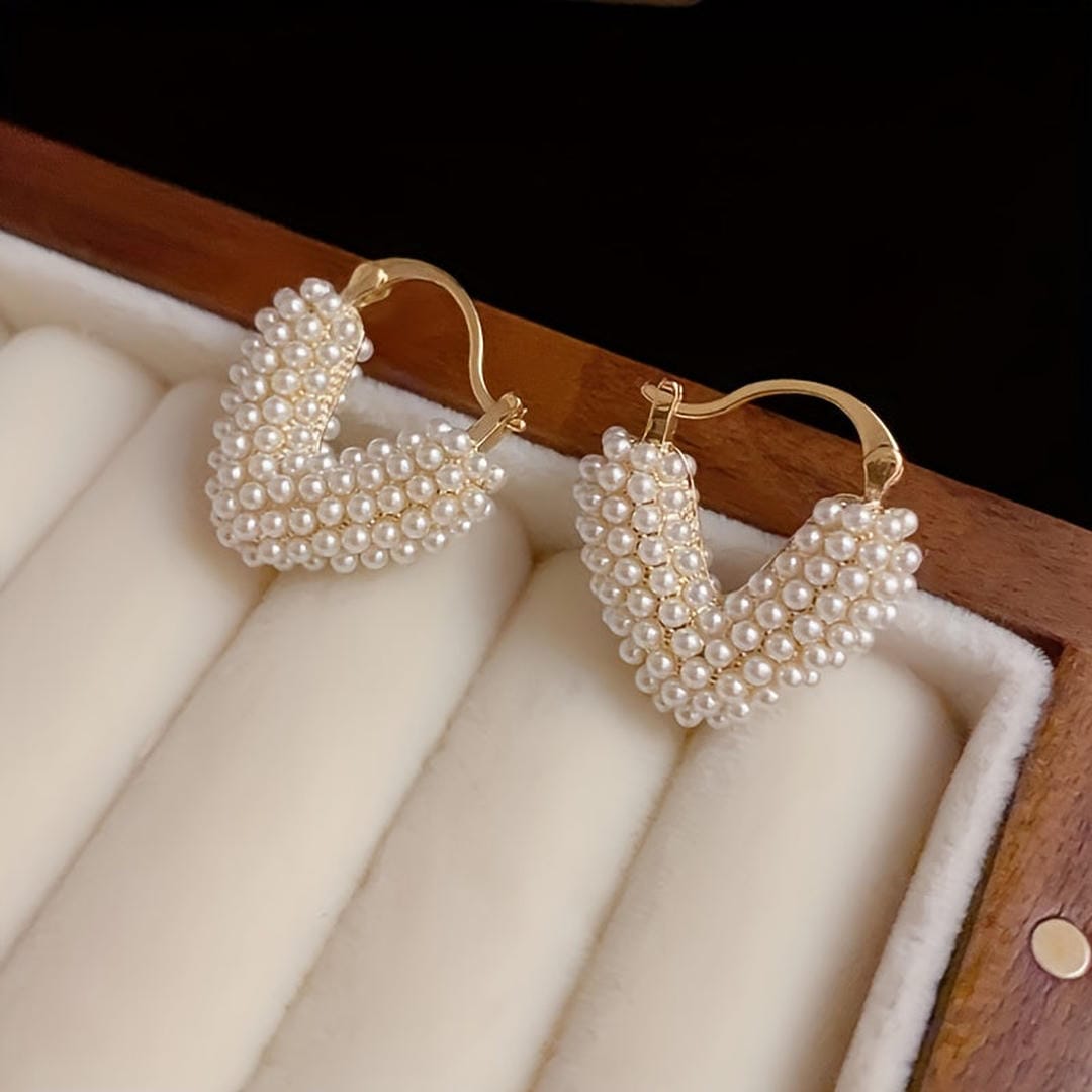 Gold Hoop Earrings Fionnuala with Pearl Heart