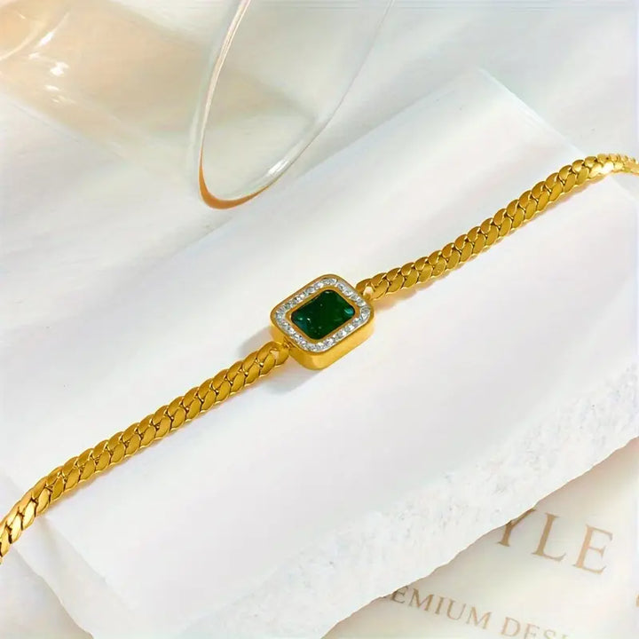 Gold Chain Bracelet Fiadh with Emerald Pendant