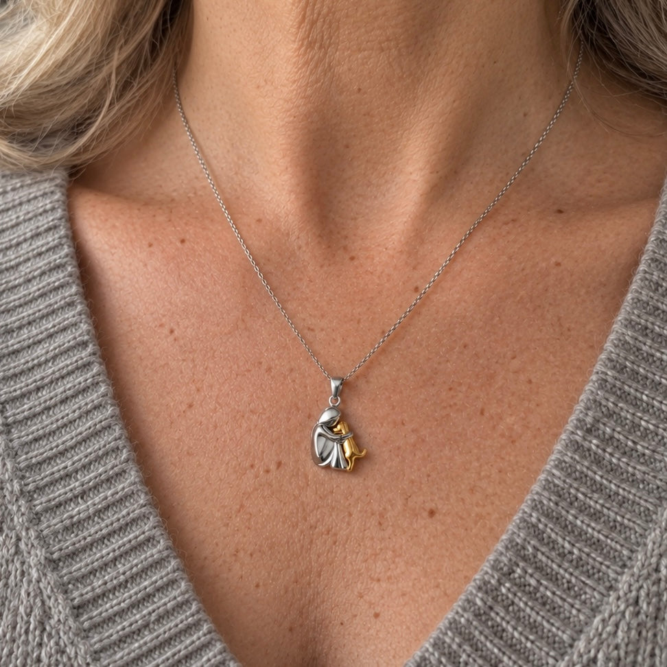 Gold &amp; Silver Necklace Béibhinn with Woman and Dog