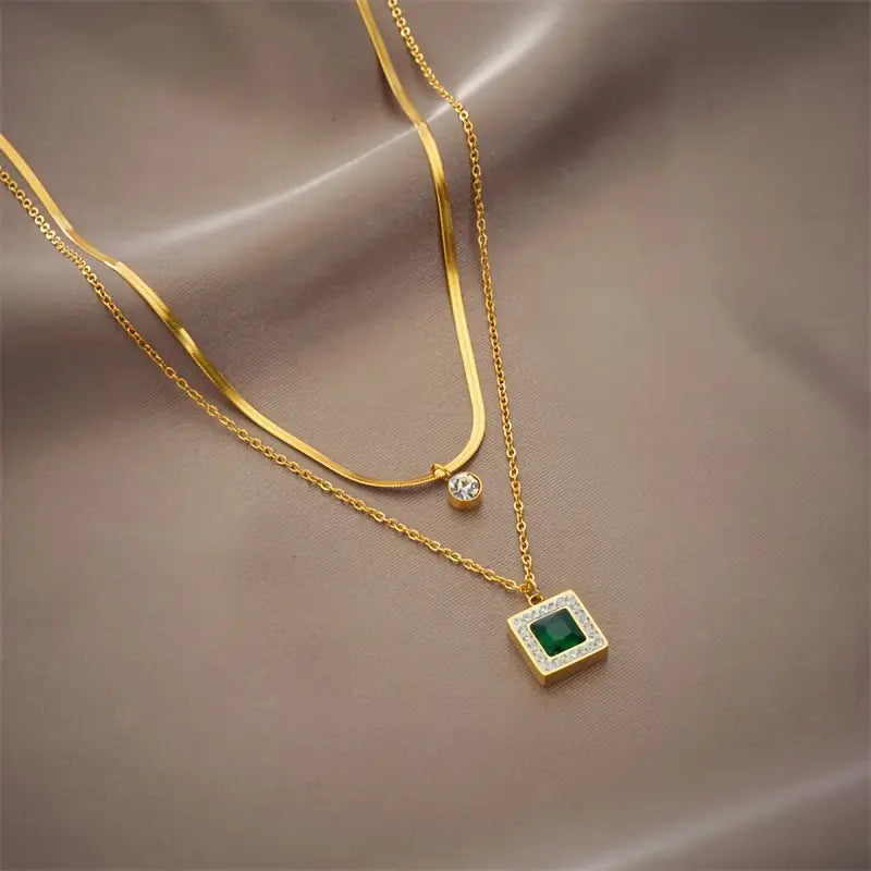 Gold Layered Necklace Fionnuala with Emerald