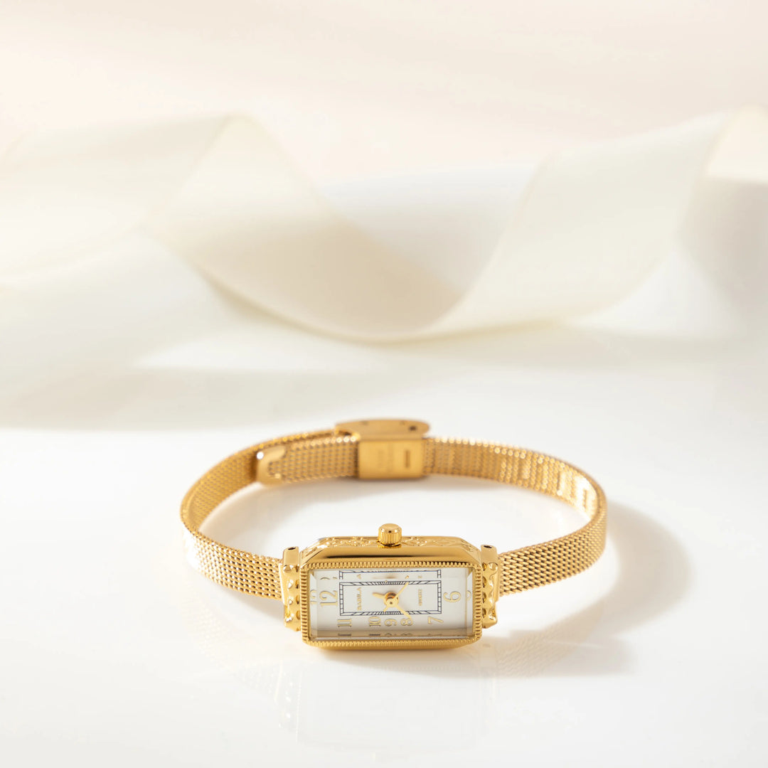 Silver Watch Íde with Rectangular Case and Mesh Strap