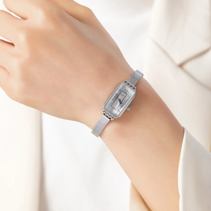 Silver Watch Íde with Rectangular Case and Mesh Strap