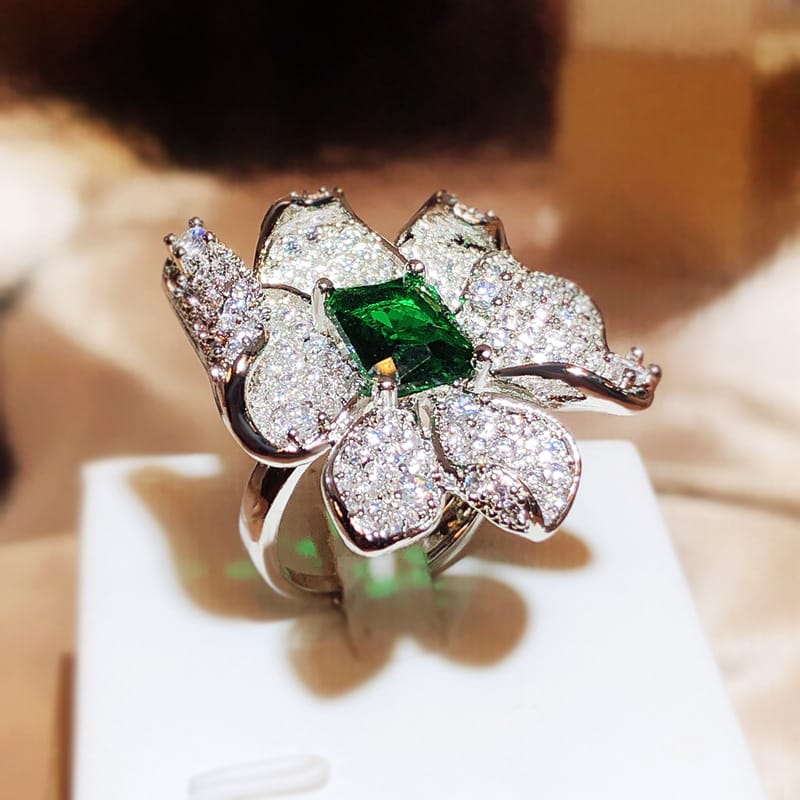 Silver Flower Ring Ciara with Emerald &amp; Crystals