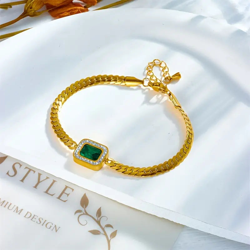 Gold Chain Bracelet Fiadh with Emerald Pendant