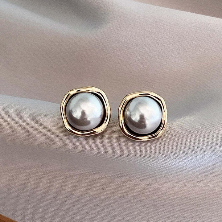 Gold Stud Earrings Sorcha with Grey Pearls