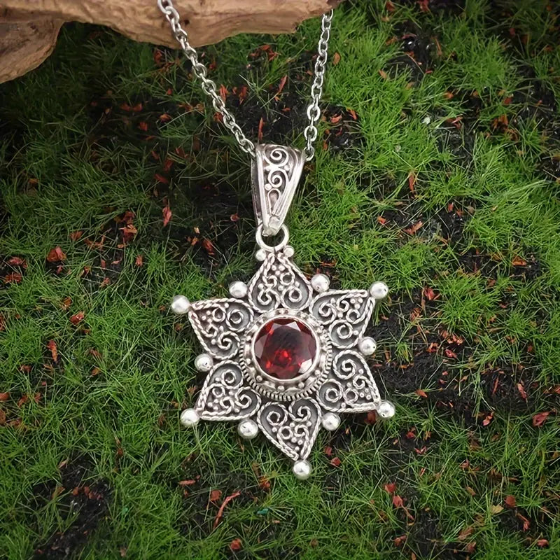 Silver Necklace Bríd with Ruby Star