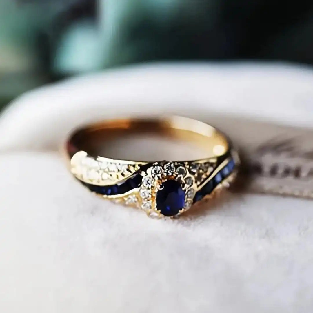 Gold Ring Eabha with Blue Sapphire