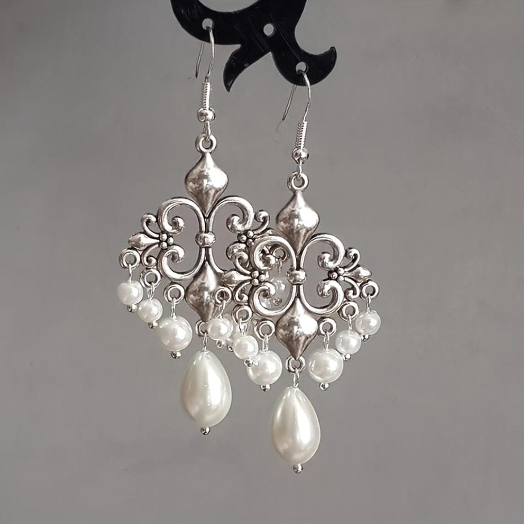 Silver Drop Earrings Aoibh with Pearl Chandelier
