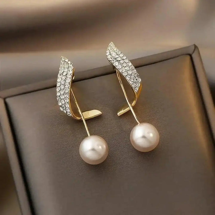 Gold Drop Earrings Gráinne with Pearl