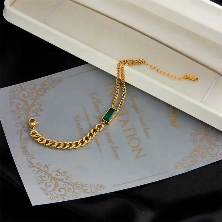 Gold Chain Bracelet Muirne with Emerald