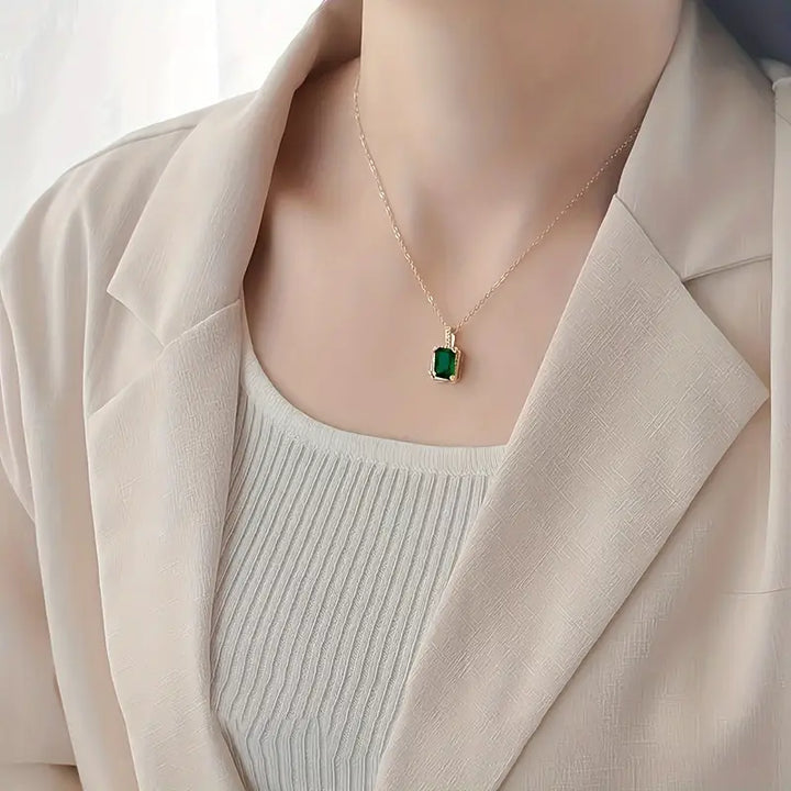 Gold Necklace Sadhbh with Emerald
