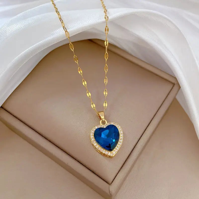 Gold Necklace Clíona with Sapphire Heart