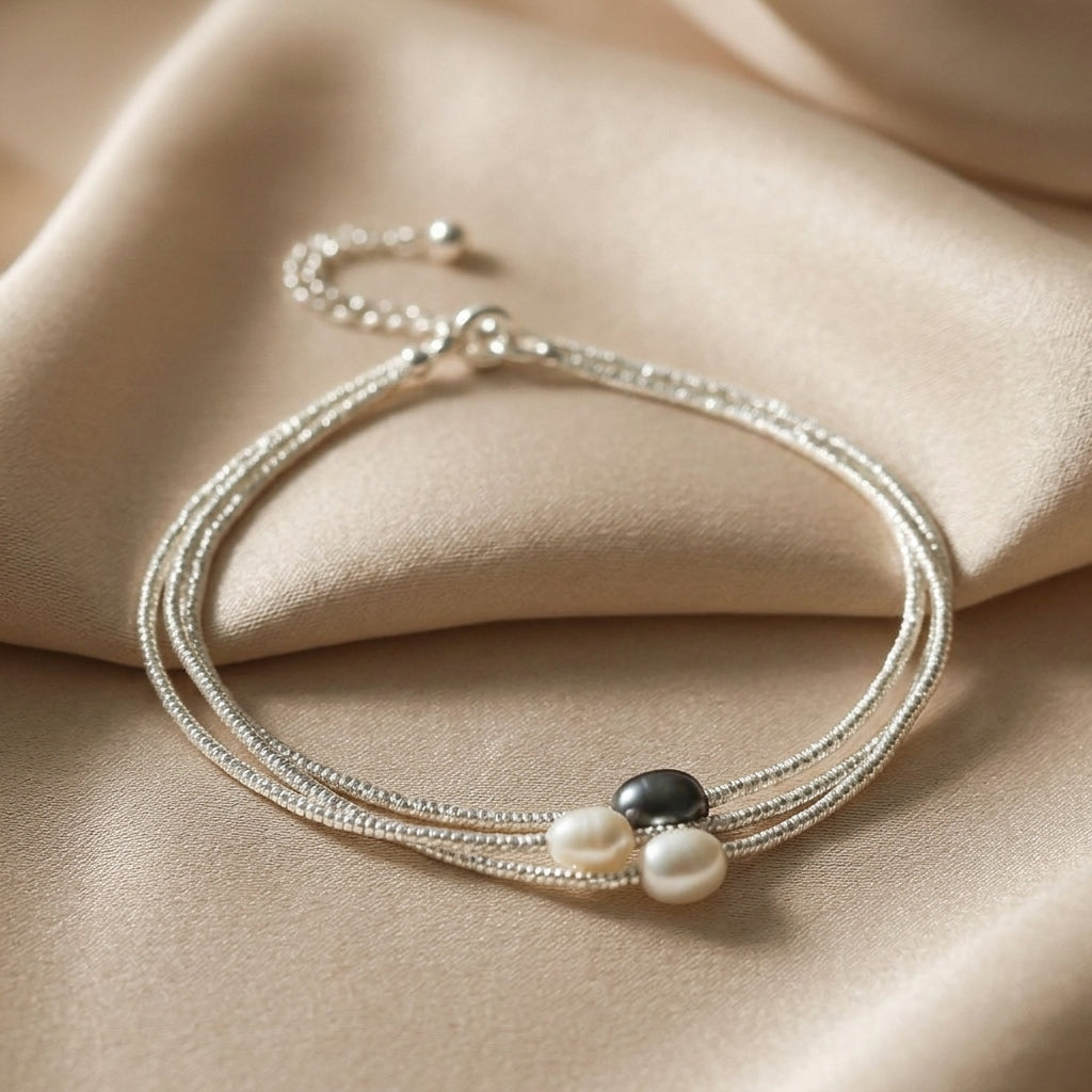 Silver Beaded Bracelet Kenmare with Pearls and Onyx
