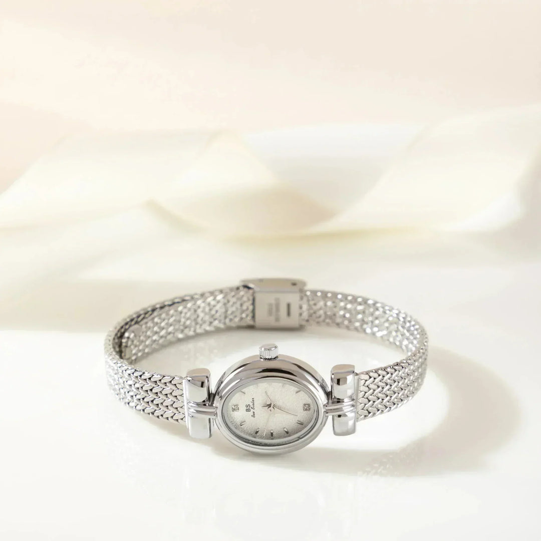 Gold Watch Maeve with Oval Case and Mesh Strap