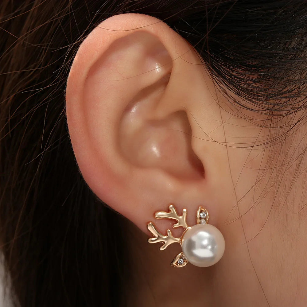 Gold Stud Earrings Neasa with Pearl Reindeer