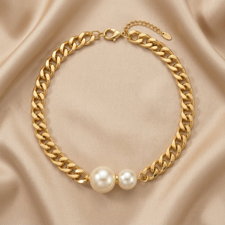 Gold Chain Necklace Ciara with Pearls