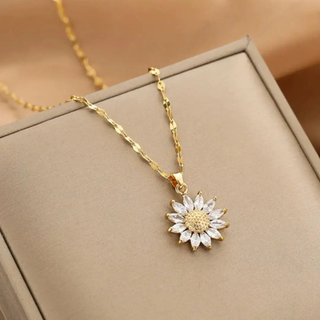Gold Necklace Órla with Sunflower and Zirconia