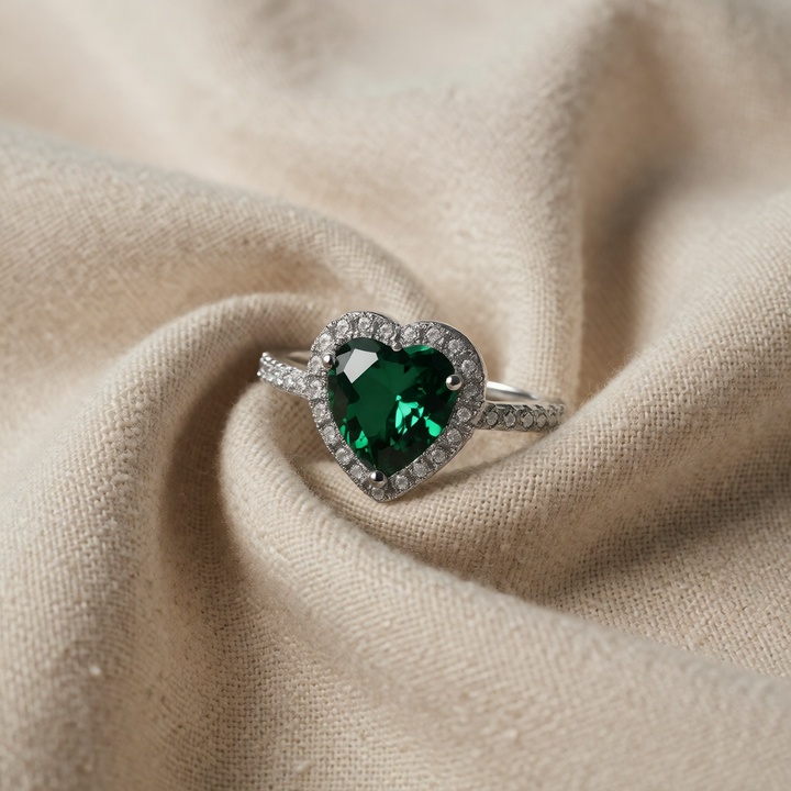 Silver Ring Sinéad with Emerald Heart &amp; Crystal Halo