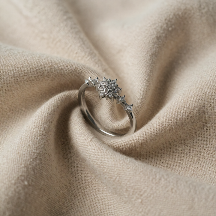 Silver Ring Aoife with Crystal Snowflake