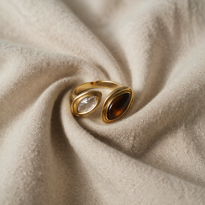 Gold Bypass Ring Sinéad with Tiger&