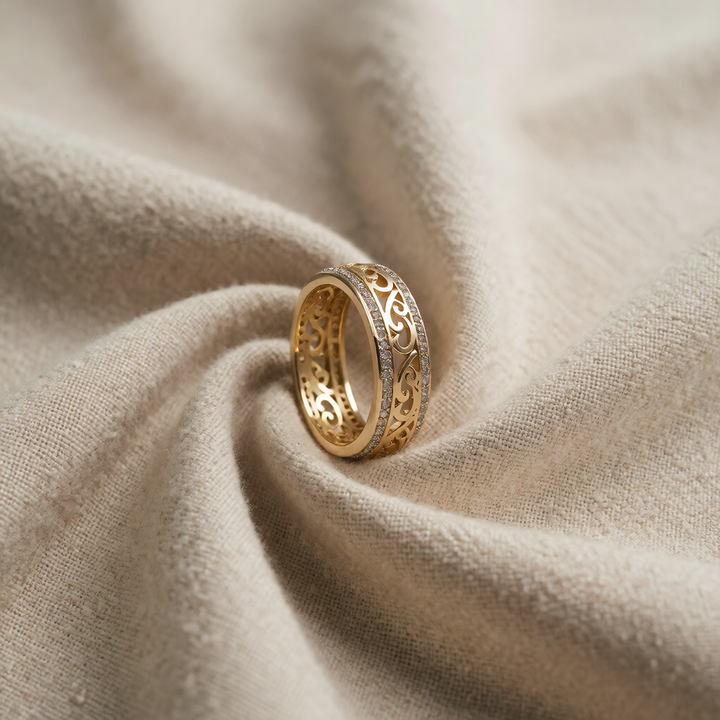 Gold Band Ring Laoise with Filigree Motif