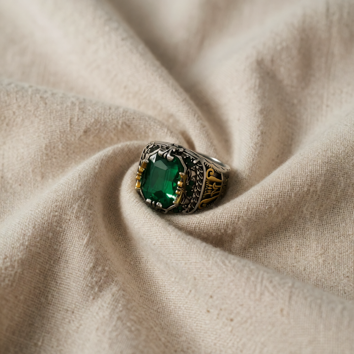 Gold Ring Aisling with Emerald