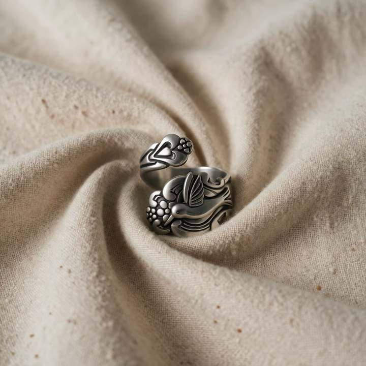 Silver Ring Darina with Hummingbird Motif