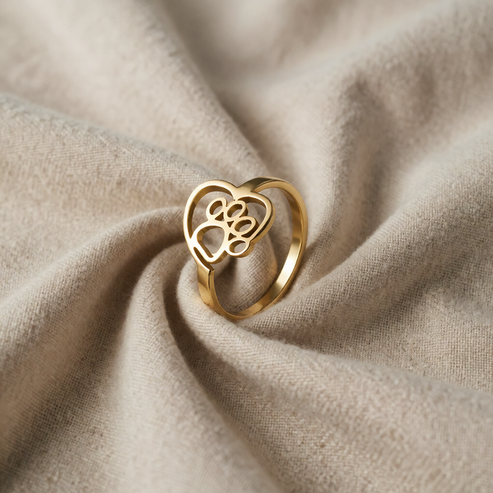 Gold Ring Áine with Paw &amp; Heart Motif