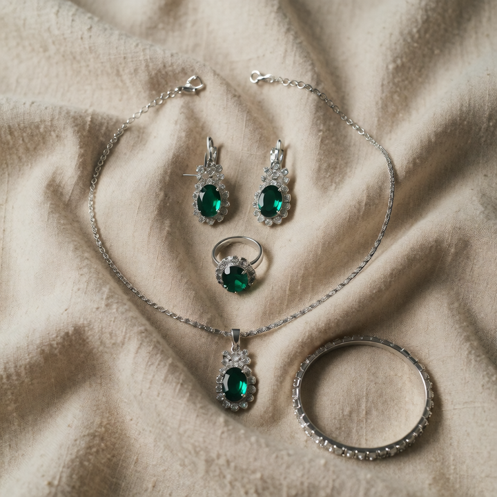 Silver Ring Caoimhe with Emerald