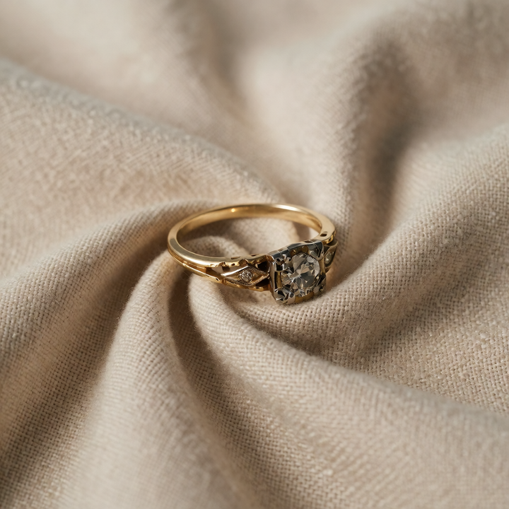 Gold Ring Niamh with Crystal