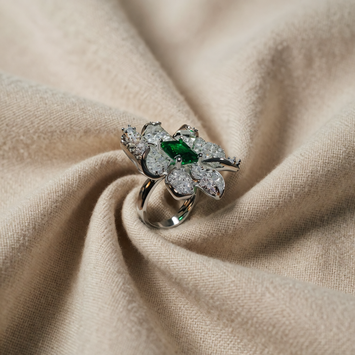 Silver Flower Ring Ciara with Emerald &amp; Crystals