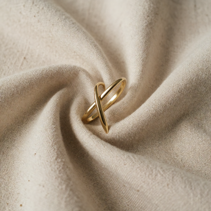 Gold Earrings Fiadh with Cross Motif