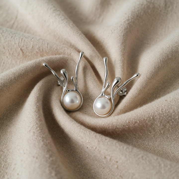 Silver Stud Earrings Deirbhile with Pearl