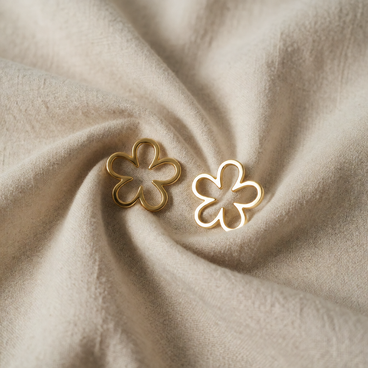 Gold Stud Earrings Éabha with Flower