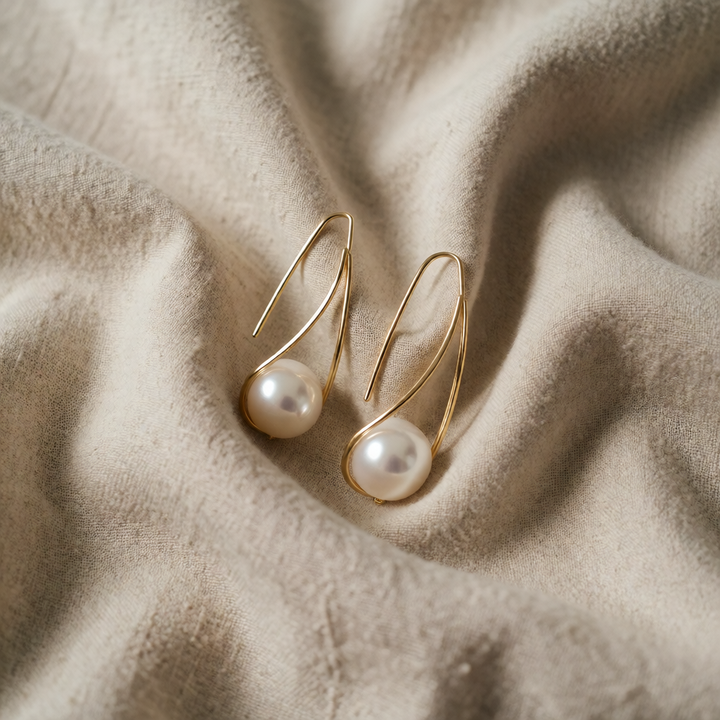 Gold Drop Earrings Íde with Pearl