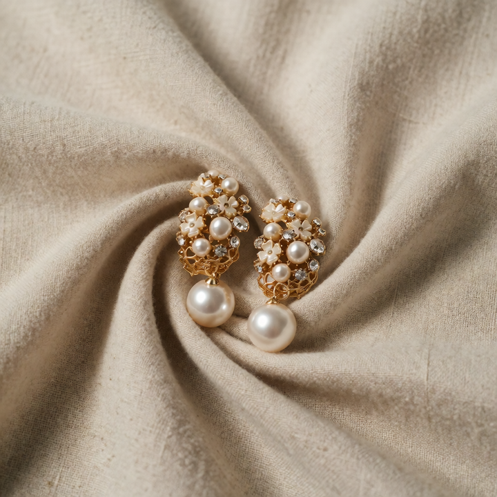 Gold Drop Earrings Gráinne with Pearls and Flowers