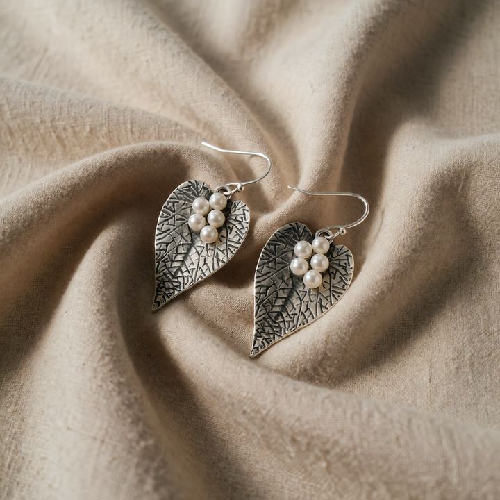Silver Drop Earrings Riona with Leaf and Pearls